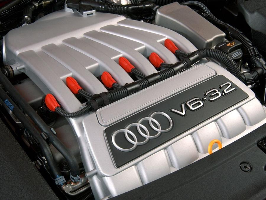Моторный отсек Audi TT 3.2 Quattro Coupe (8N) 2003 года  (ZA) (фото 5 из 9)